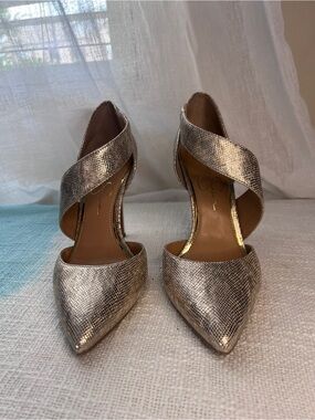 Jessica Simpson Metallic Gold Pointed-Toe Heels with Crisscross Strap